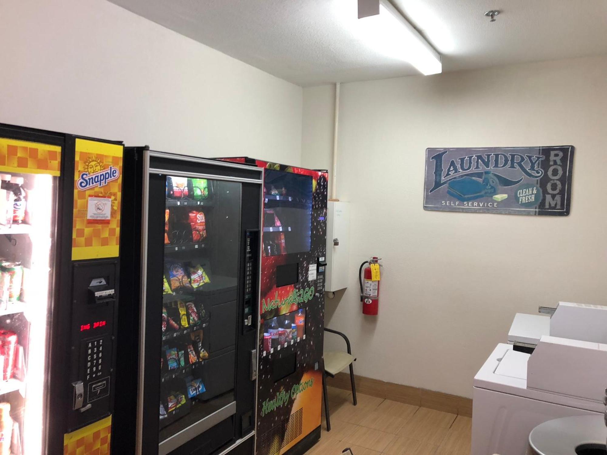 Suburban Studios By Choice Hotels - Award Winning - New 2024 - Walk To Eateries & Grocery - Ultra Sparkling - Garden Rooms - Designer Lighting & Right Off I-95 - Proudly An All American Managed Property Brunswick  Kültér fotó