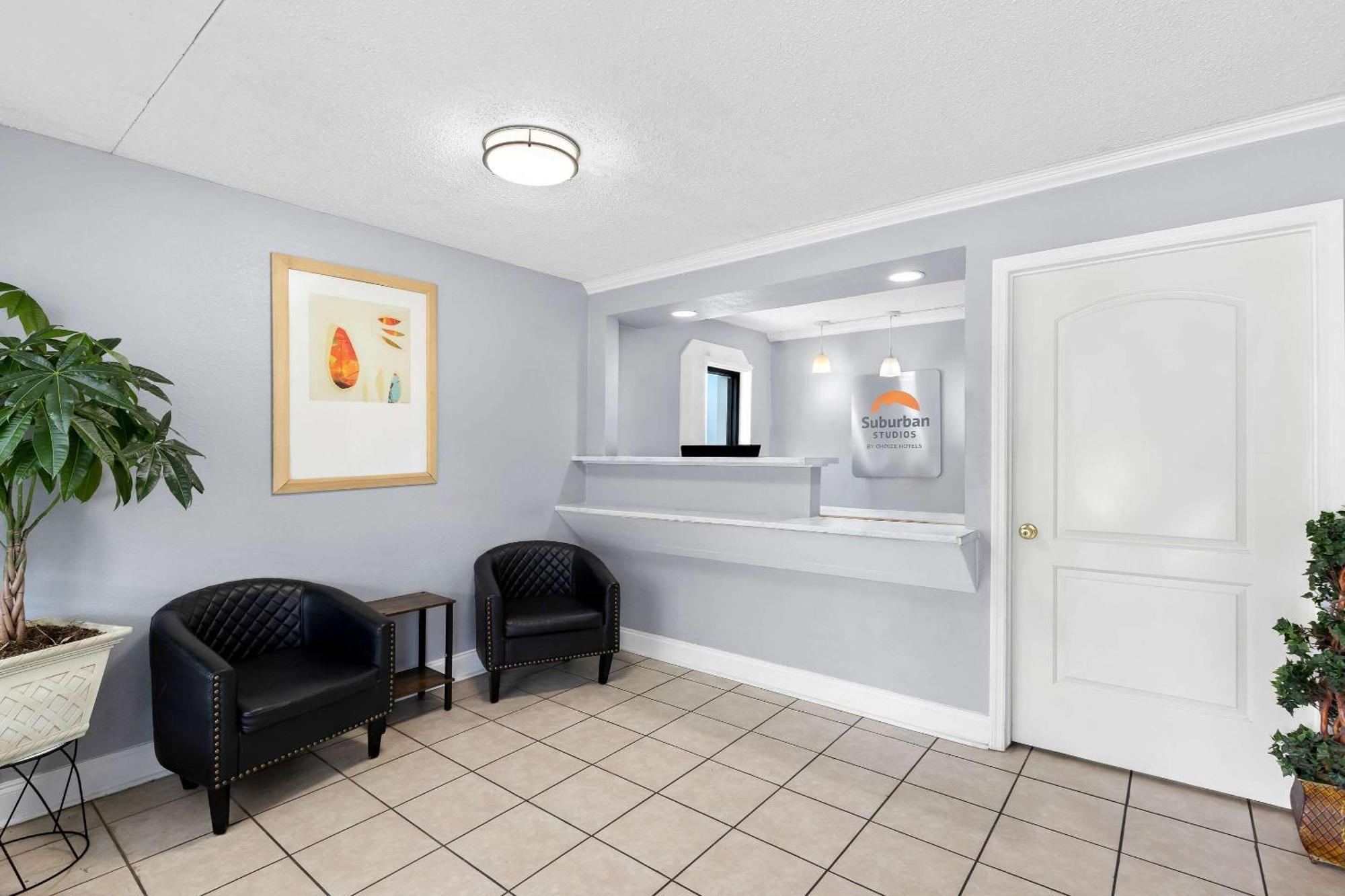 Suburban Studios By Choice Hotels - Award Winning - New 2024 - Walk To Eateries & Grocery - Ultra Sparkling - Garden Rooms - Designer Lighting & Right Off I-95 - Proudly An All American Managed Property Brunswick  Kültér fotó
