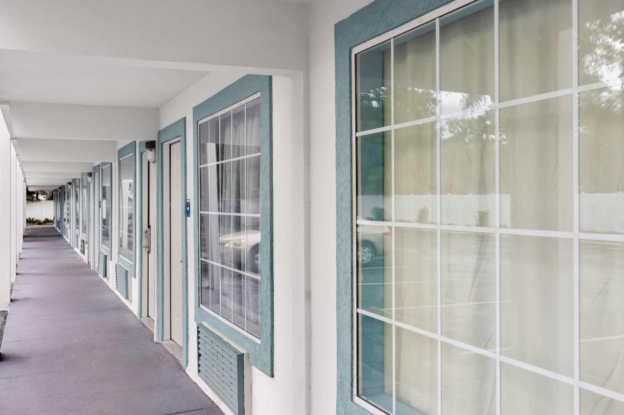 Suburban Studios By Choice Hotels - Award Winning - New 2024 - Walk To Eateries & Grocery - Ultra Sparkling - Garden Rooms - Designer Lighting & Right Off I-95 - Proudly An All American Managed Property Brunswick  Kültér fotó